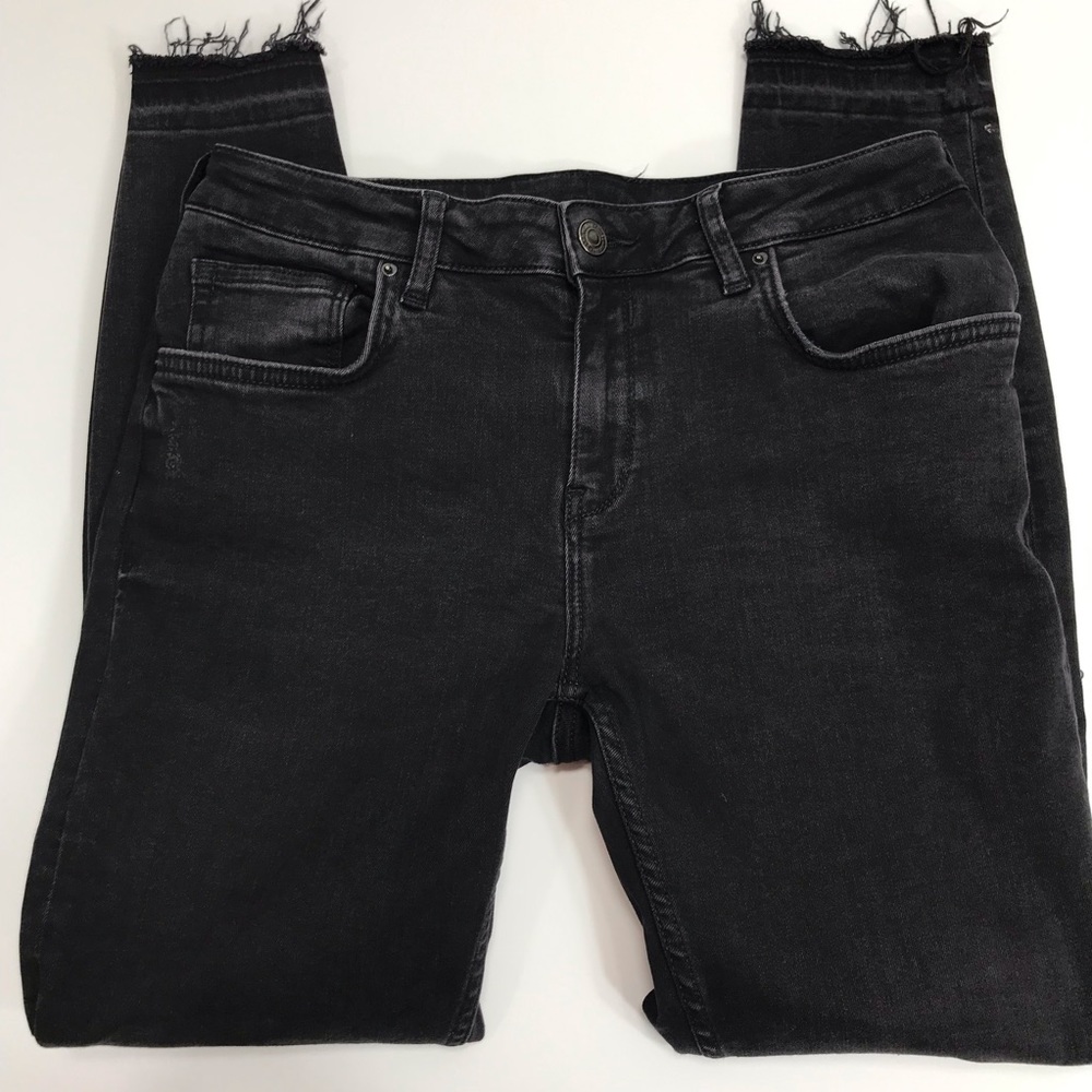 Zara woman raw edge destroyed jeans